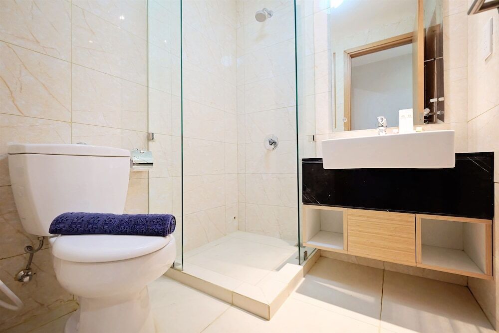 Джакарта: Modern Living at The Mansion Apartment near Kemayoran