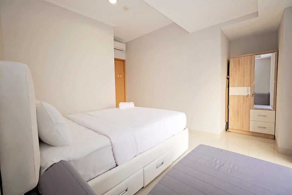 Джакарта: Modern Living at The Mansion Apartment near Kemayoran