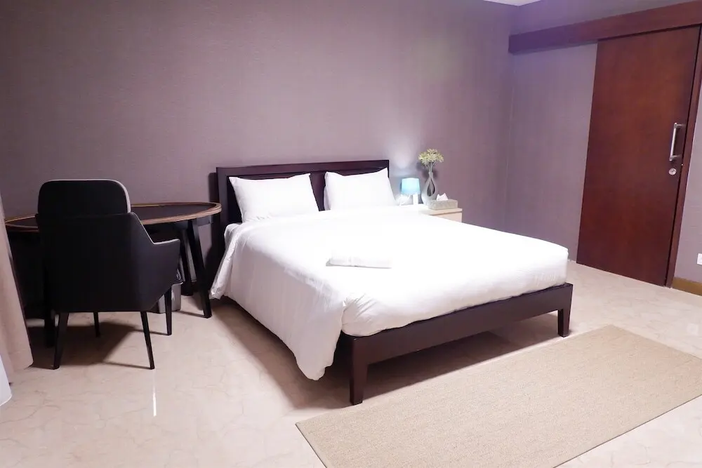 Джакарта: Luxurious L'Avenue Apartment
