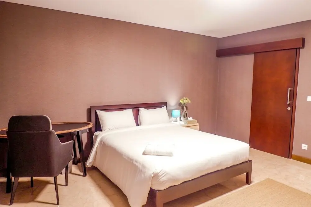 Джакарта: Luxurious L'Avenue Apartment