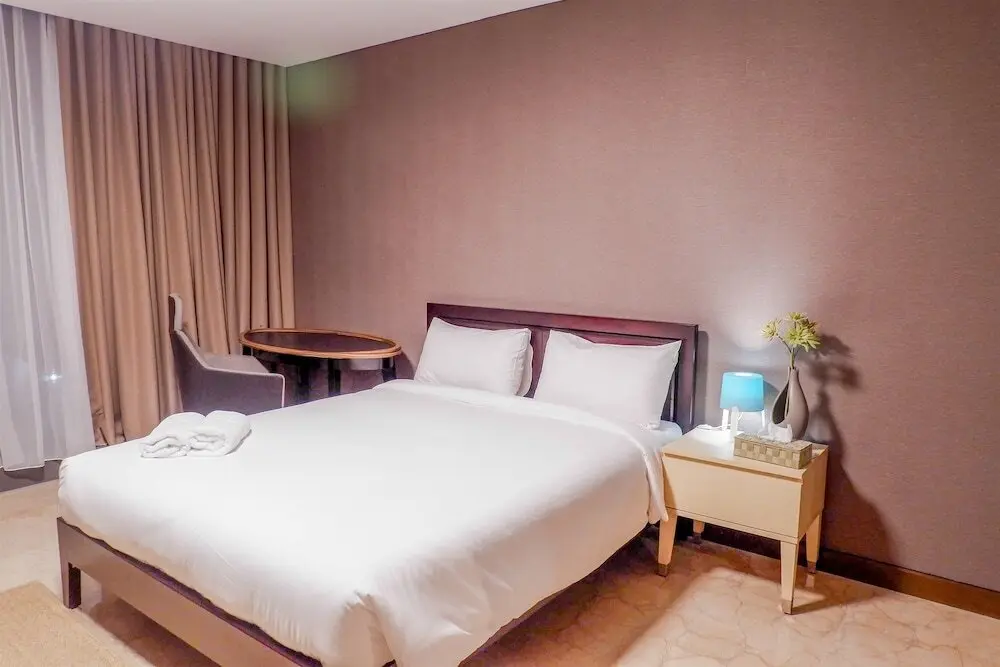 Джакарта: Luxurious L'Avenue Apartment