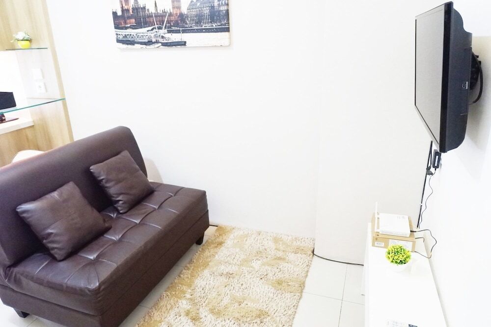 Джакарта: Futuristic Green Palace Kalibata City Apartment