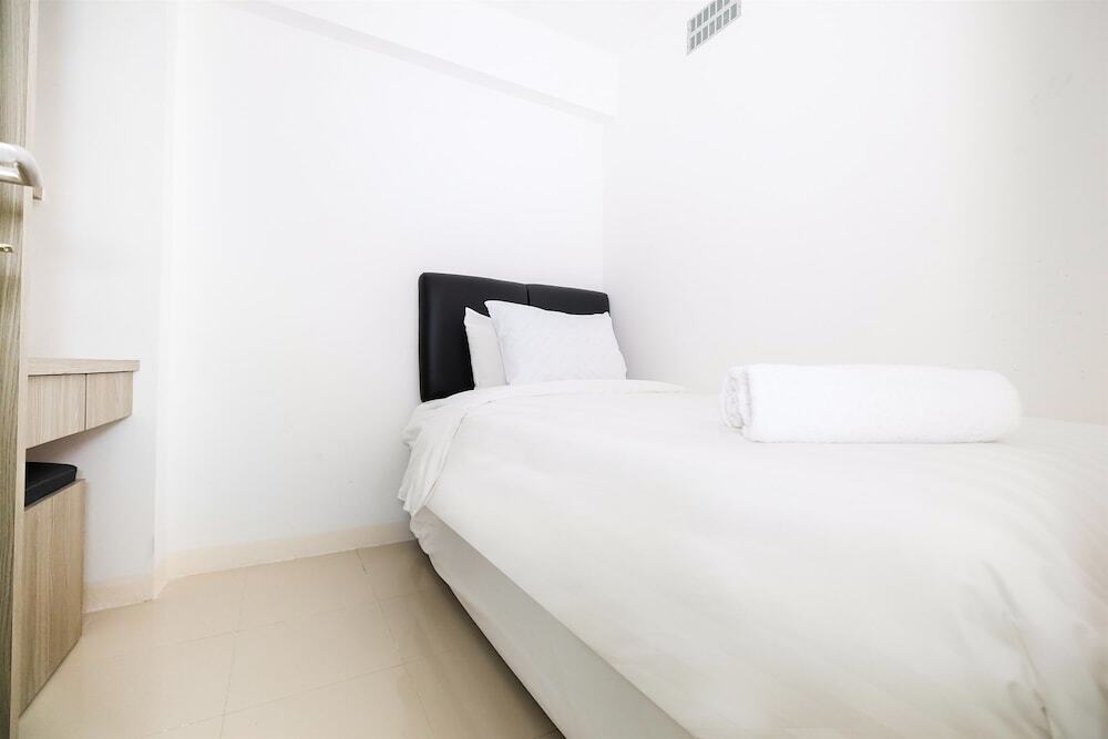 Джакарта: Relax and Enjoy in a Comfy Bassura City Apartment