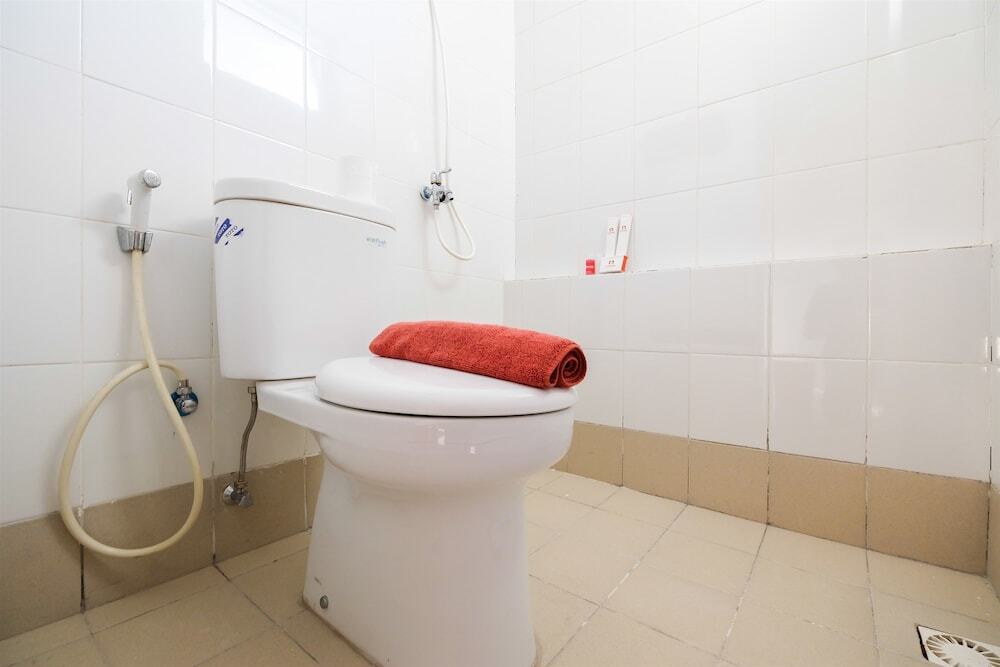 Джакарта: Relax and Enjoy in a Comfy Bassura City Apartment