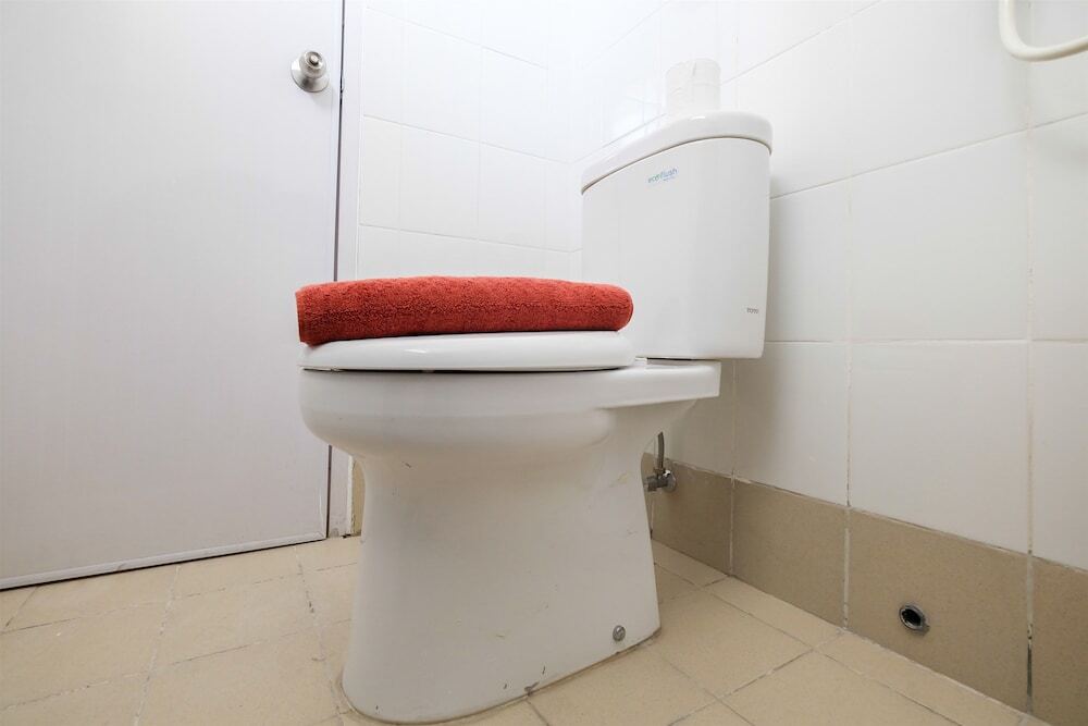 Джакарта: Relax and Enjoy in a Comfy Bassura City Apartment
