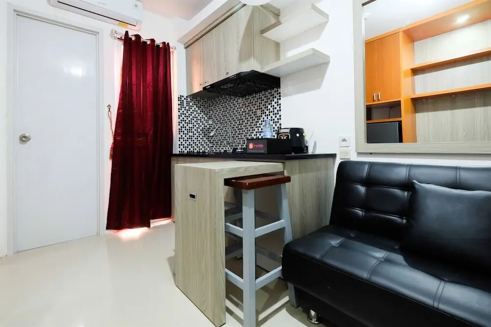 Джакарта: Relax and Enjoy in a Comfy Bassura City Apartment
