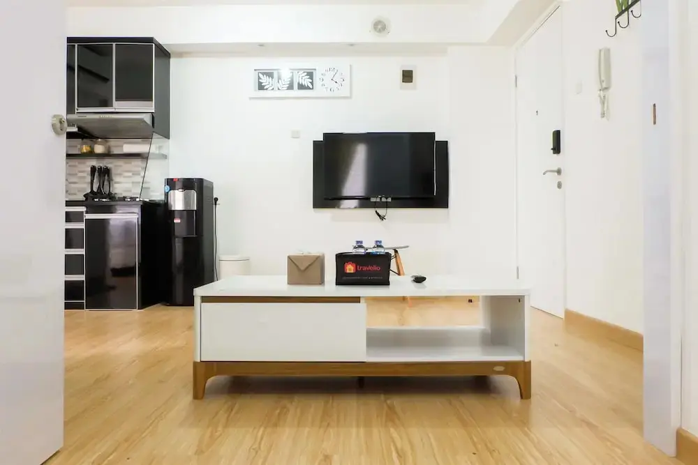 Джакарта: Spacious & Clean Bassura Apartment