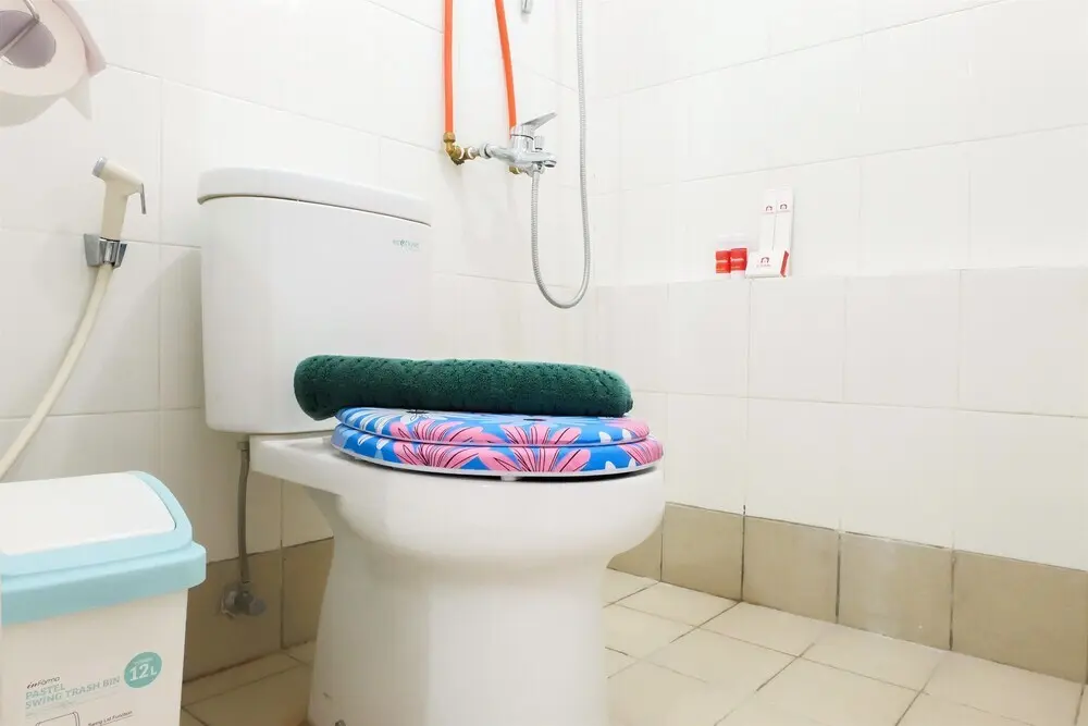 Джакарта: Spacious & Clean Bassura Apartment