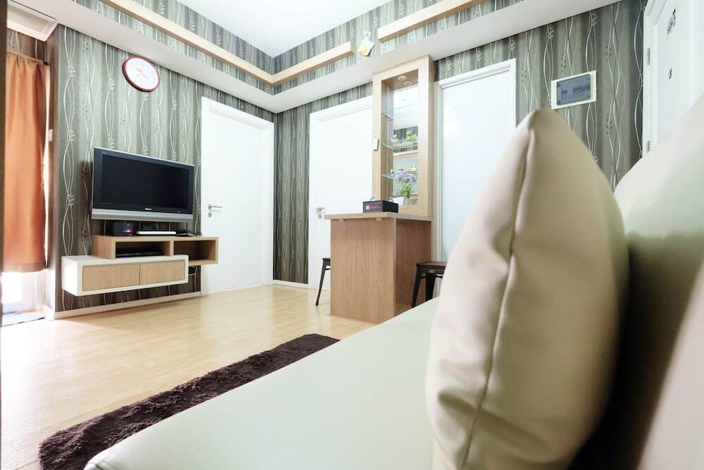 Джакарта: Lovely Green Lake Sunter Southern Residence