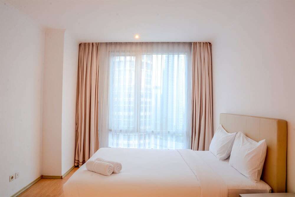 Джакарта: Spacious FX Residence with Mall Access