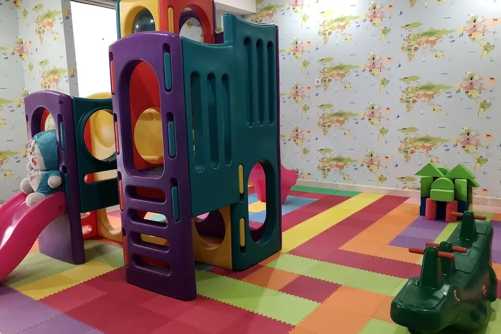 Джакарта: Spacious FX Residence with Mall Access