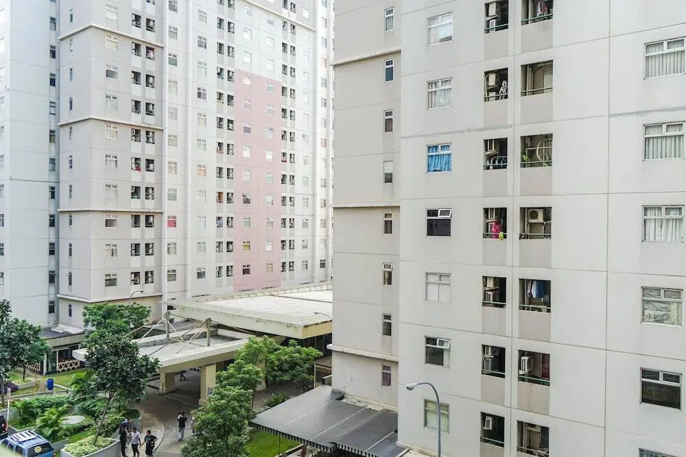 Джакарта: With Access To Shopping Center at Kalibata Apartment