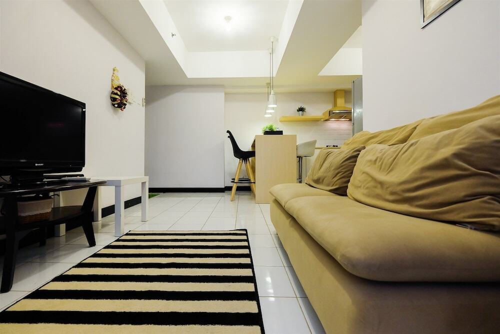 Джакарта: Pool View @ The Wave Apartment near Epicentrum Kuningan