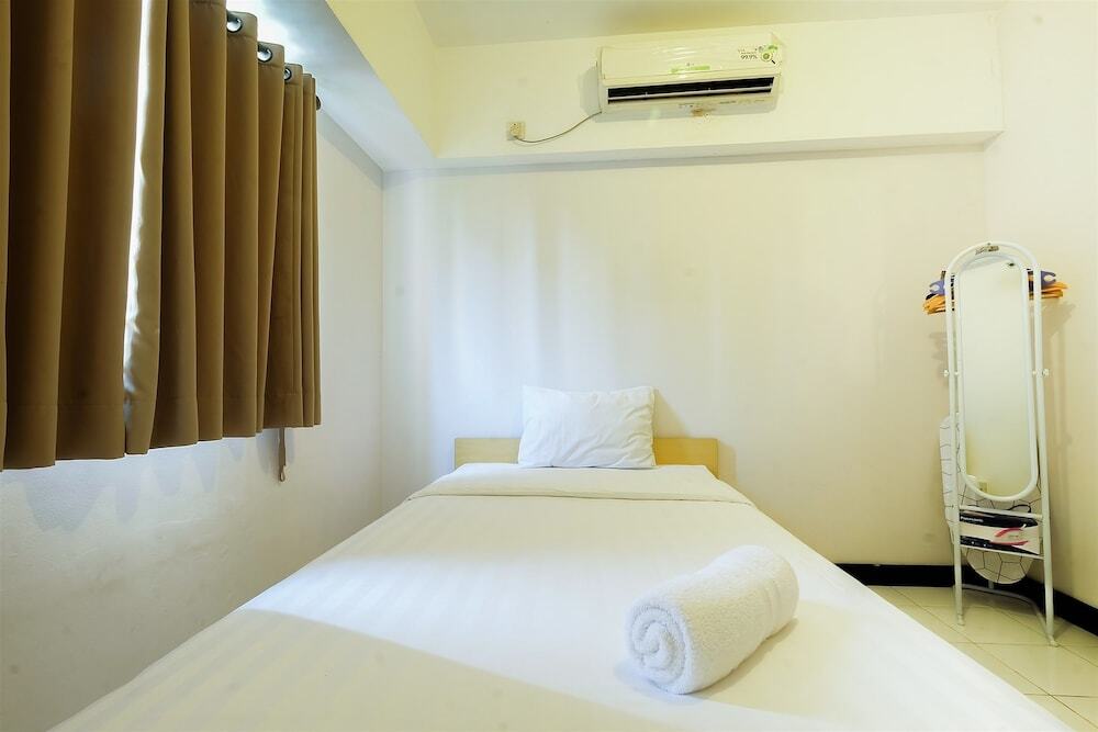 Джакарта: Pool View @ The Wave Apartment near Epicentrum Kuningan