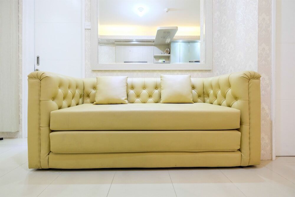 Джакарта: Pool View Bassura City Apartment