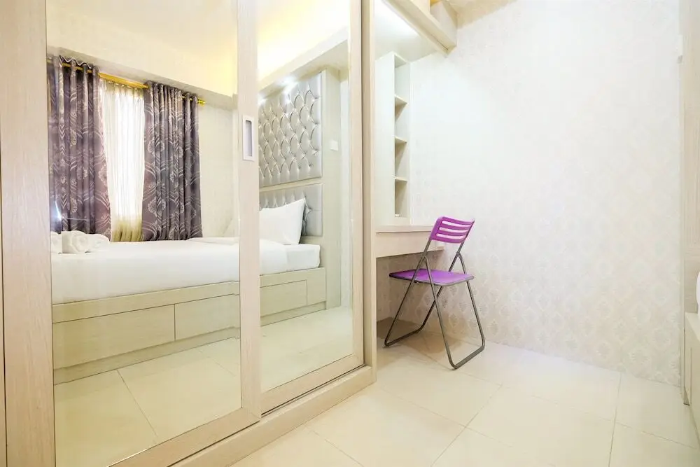 Джакарта: Pool View Bassura City Apartment