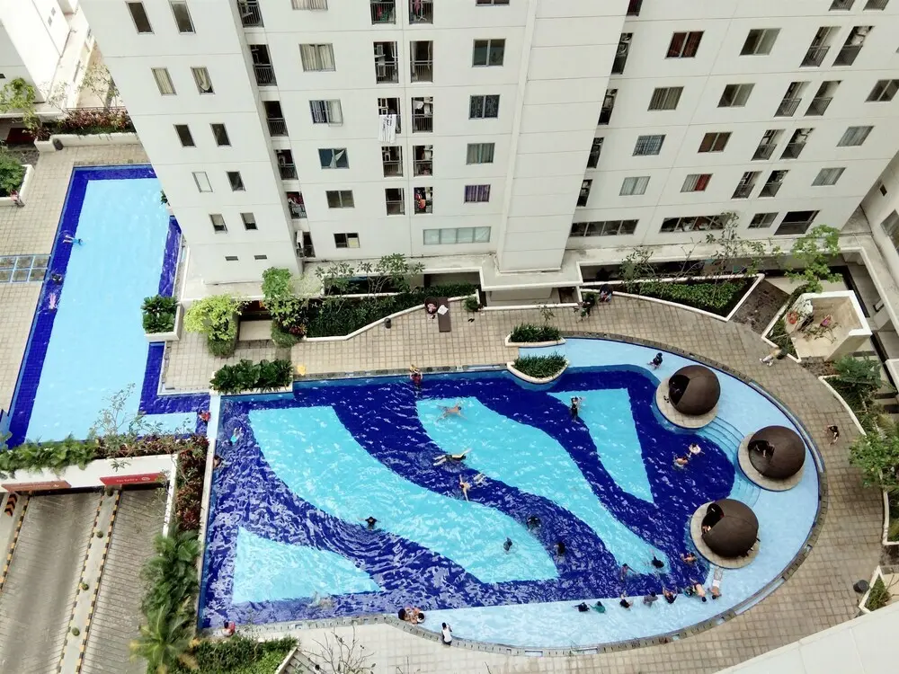 Джакарта: Pool View Bassura City Apartment