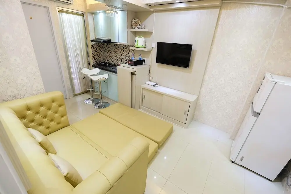 Джакарта: Pool View Bassura City Apartment