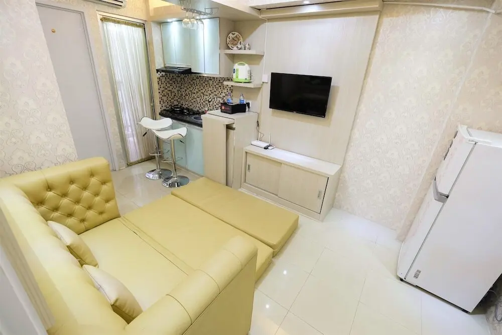 Джакарта: Pool View Bassura City Apartment