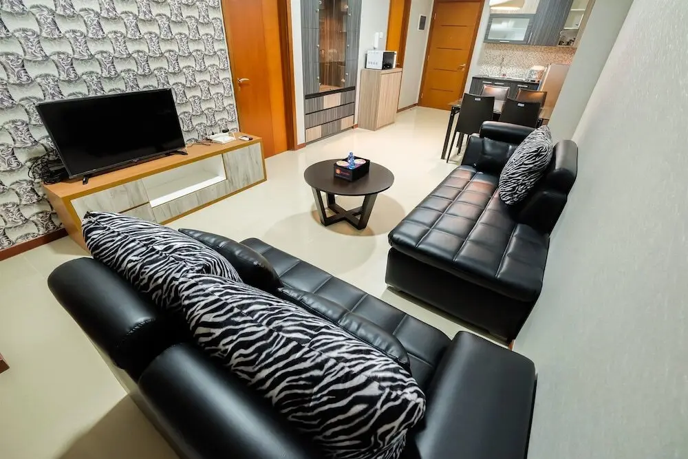 Джакарта: Premium Condominium Green Bay Apartment