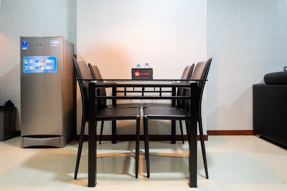 Джакарта: Premium Condominium Green Bay Apartment
