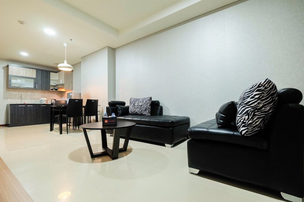 Джакарта: Premium Condominium Green Bay Apartment