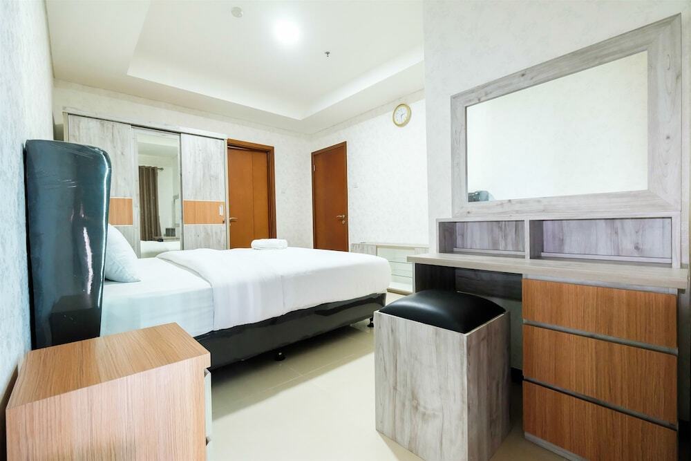 Джакарта: Premium Condominium Green Bay Apartment