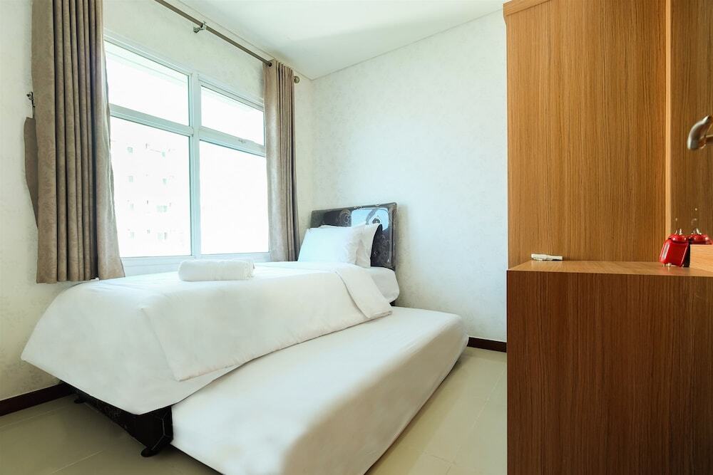 Джакарта: Premium Condominium Green Bay Apartment