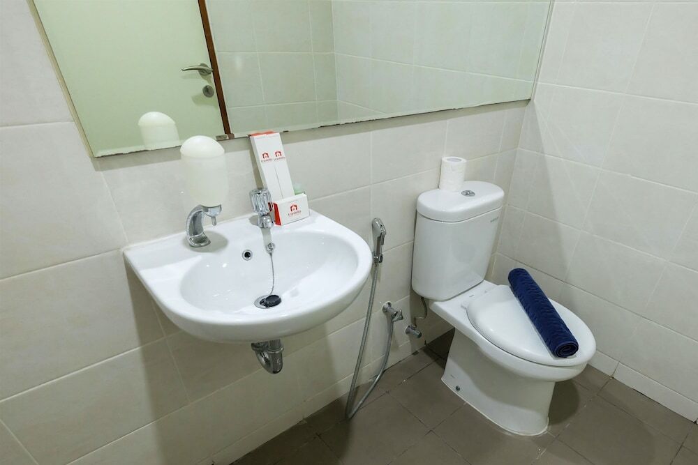Джакарта: Premium Condominium Green Bay Apartment