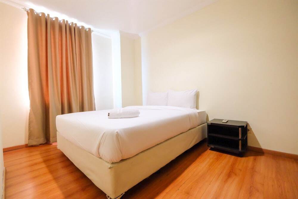 Джакарта: Exclusive Riverside Pluit Apartment