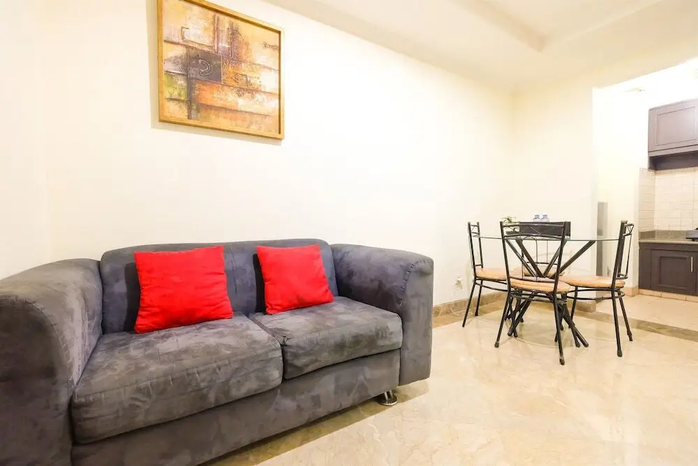 Джакарта: Exclusive Riverside Pluit Apartment