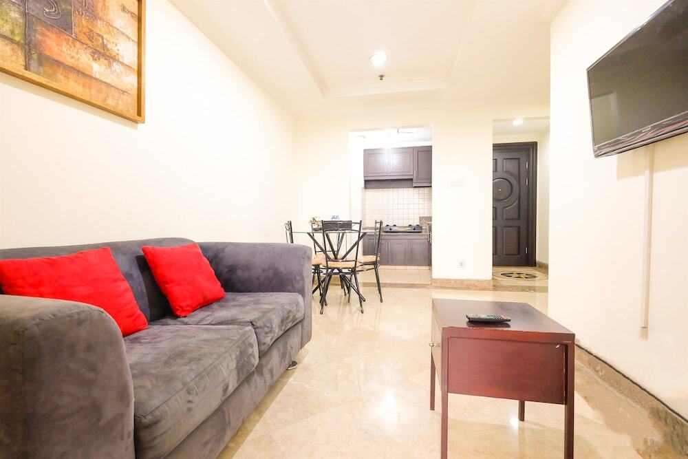 Джакарта: Exclusive Riverside Pluit Apartment
