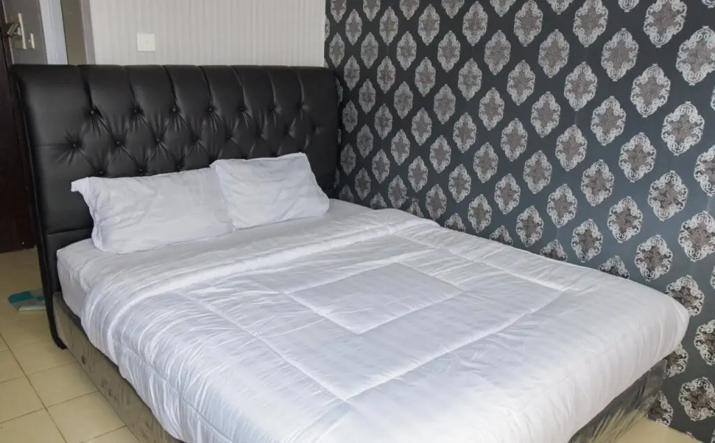 Южный Тангеранг: Minimalist Serpong Greenview Apartment
