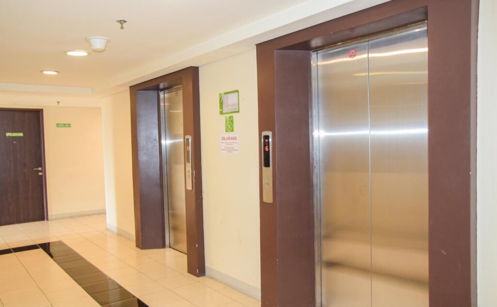 Южный Тангеранг: Minimalist Serpong Greenview Apartment