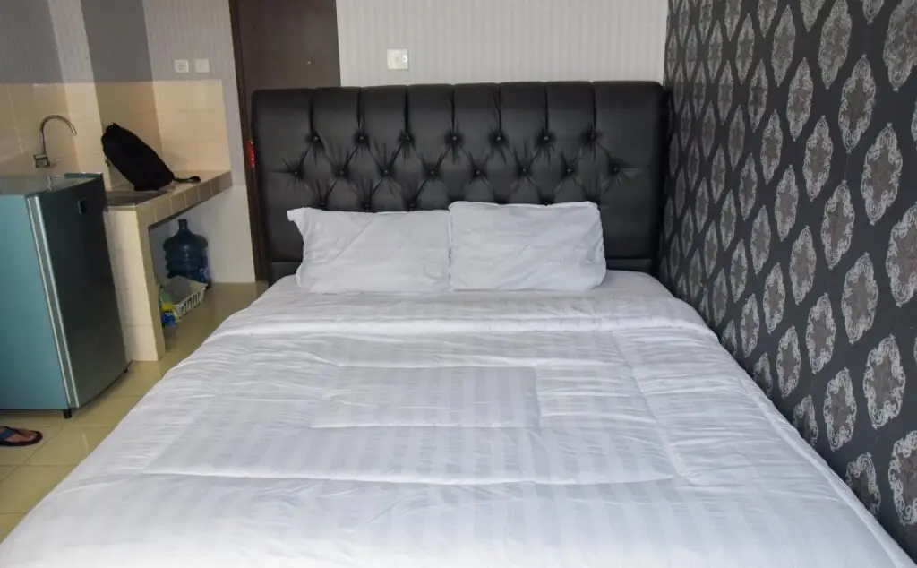 Южный Тангеранг: Minimalist Serpong Greenview Apartment