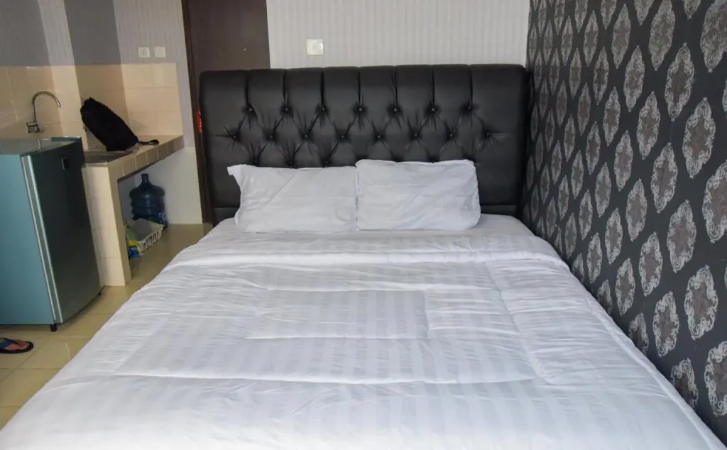 Южный Тангеранг: Minimalist Serpong Greenview Apartment