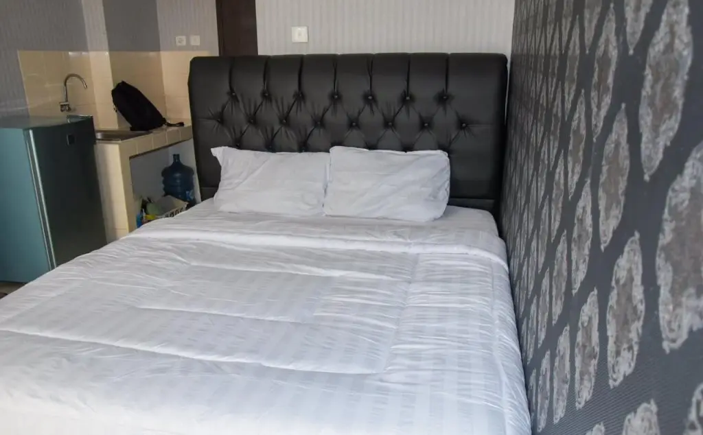 Южный Тангеранг: Minimalist Serpong Greenview Apartment