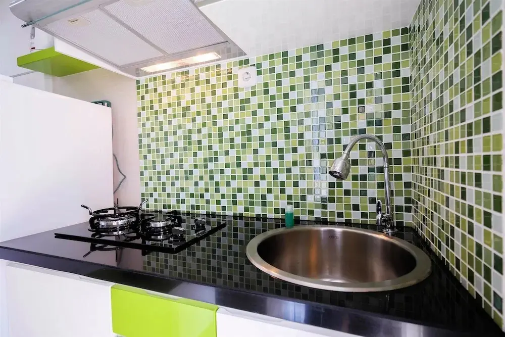 Джакарта: Modern Studio Bassura City Apartment