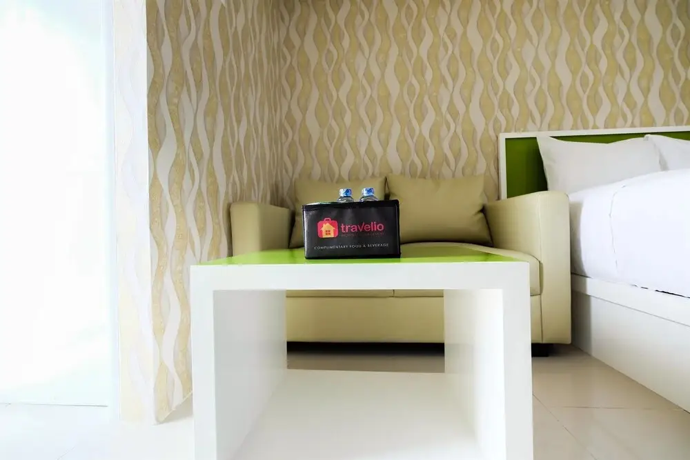 Джакарта: Modern Studio Bassura City Apartment
