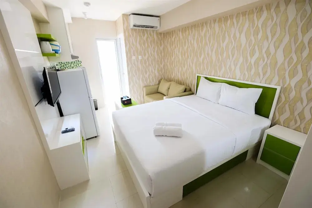 Джакарта: Modern Studio Bassura City Apartment