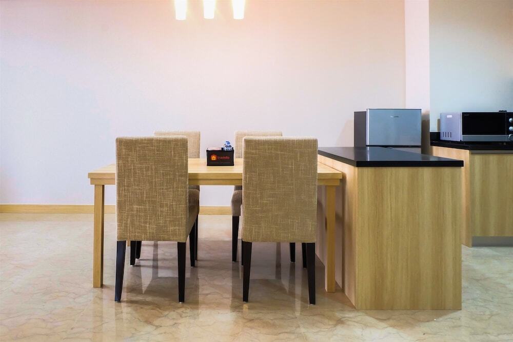 Джакарта: The 6Th Floor Lavenue Apartment