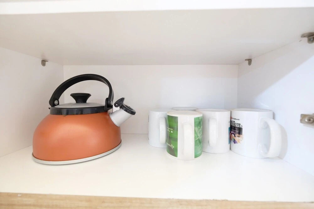 Джакарта: Spacious and Cozy Bassura City Apartment