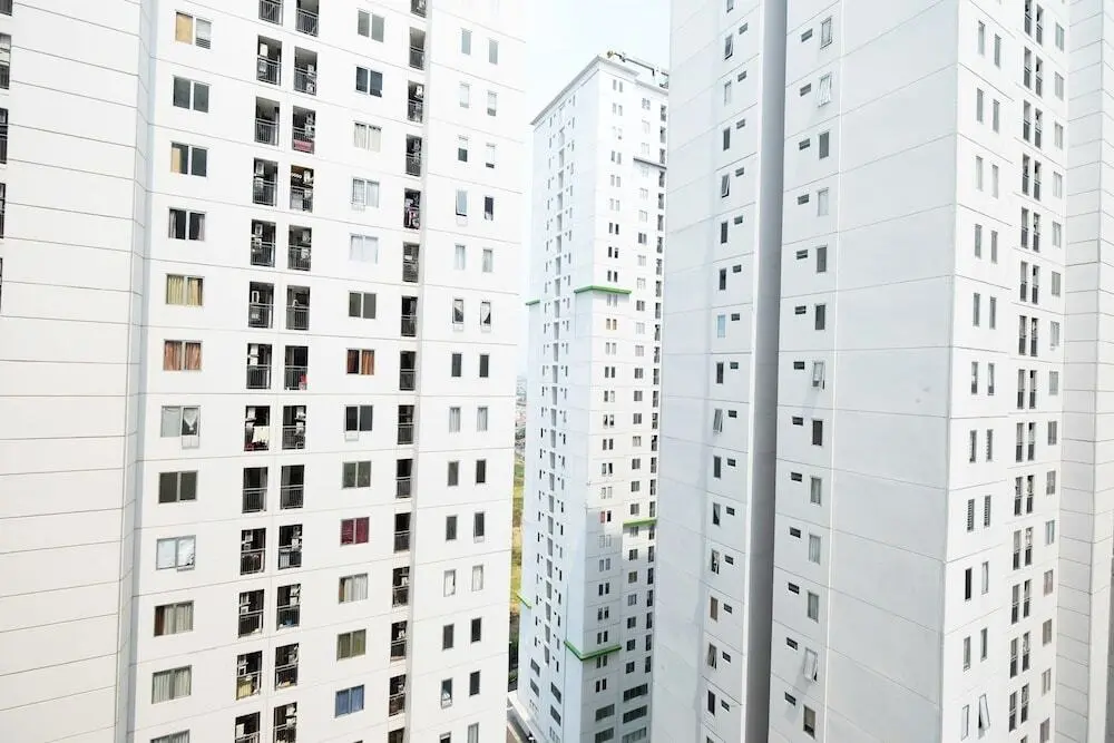 Джакарта: Spacious and Cozy Bassura City Apartment