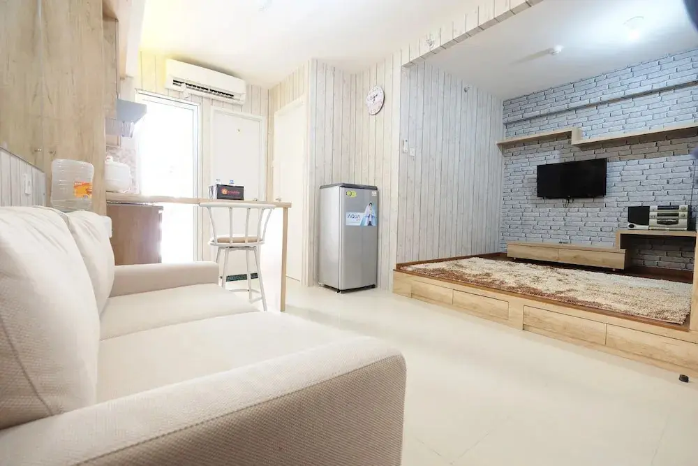 Джакарта: Spacious and Cozy Bassura City Apartment