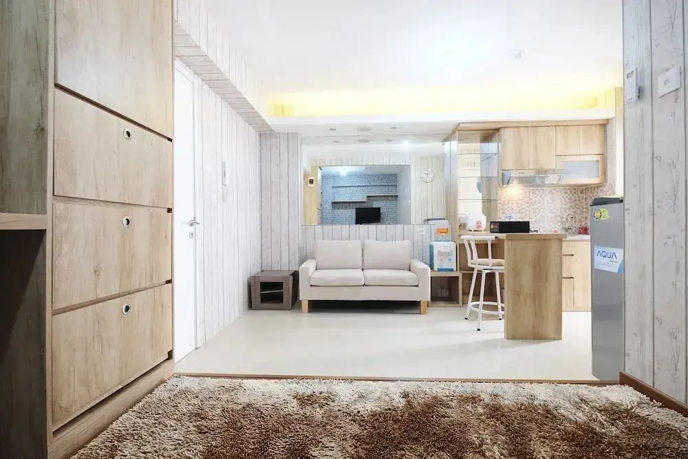 Джакарта: Spacious and Cozy Bassura City Apartment