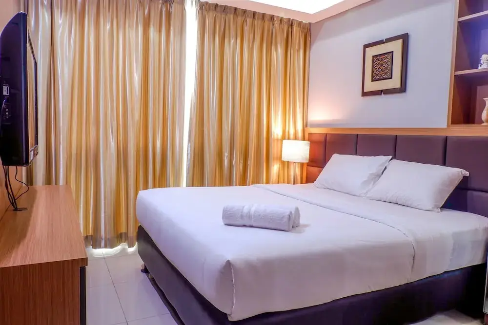 Джакарта: Cozy Pool View Kemang Village Residence Apartment with Direct Access to Mall