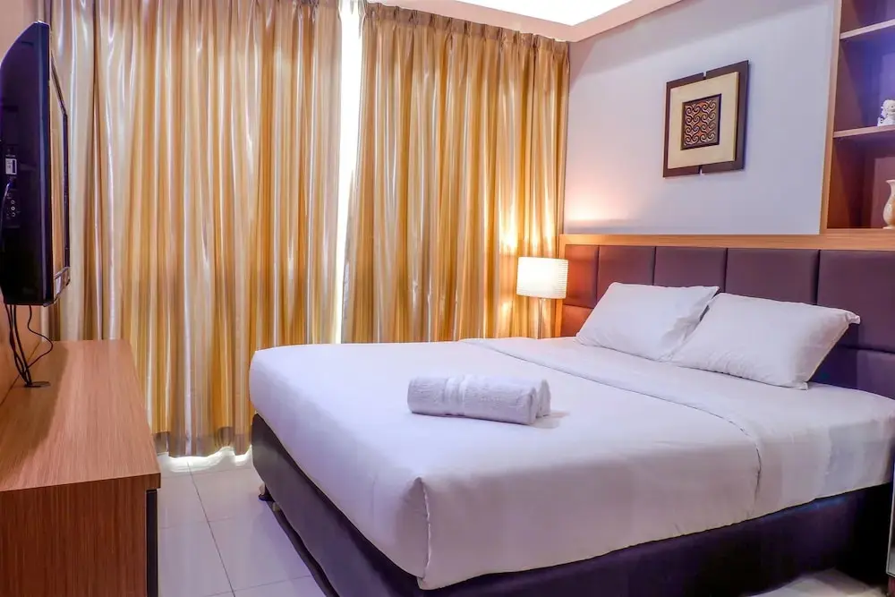 Джакарта: Cozy Pool View Kemang Village Residence Apartment with Direct Access to Mall