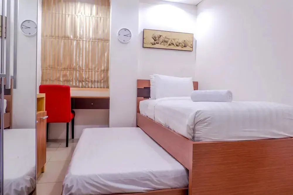 Джакарта: Cozy Pool View Kemang Village Residence Apartment with Direct Access to Mall