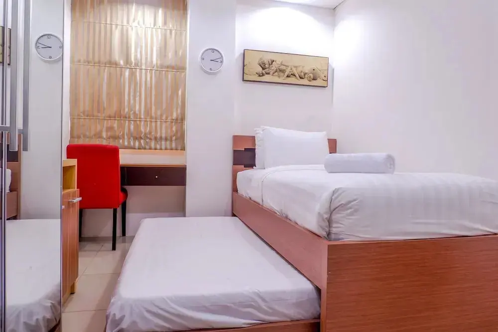 Джакарта: Cozy Pool View Kemang Village Residence Apartment with Direct Access to Mall