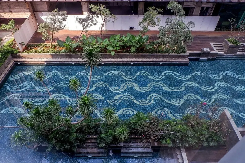 Джакарта: Cozy Pool View Kemang Village Residence Apartment with Direct Access to Mall